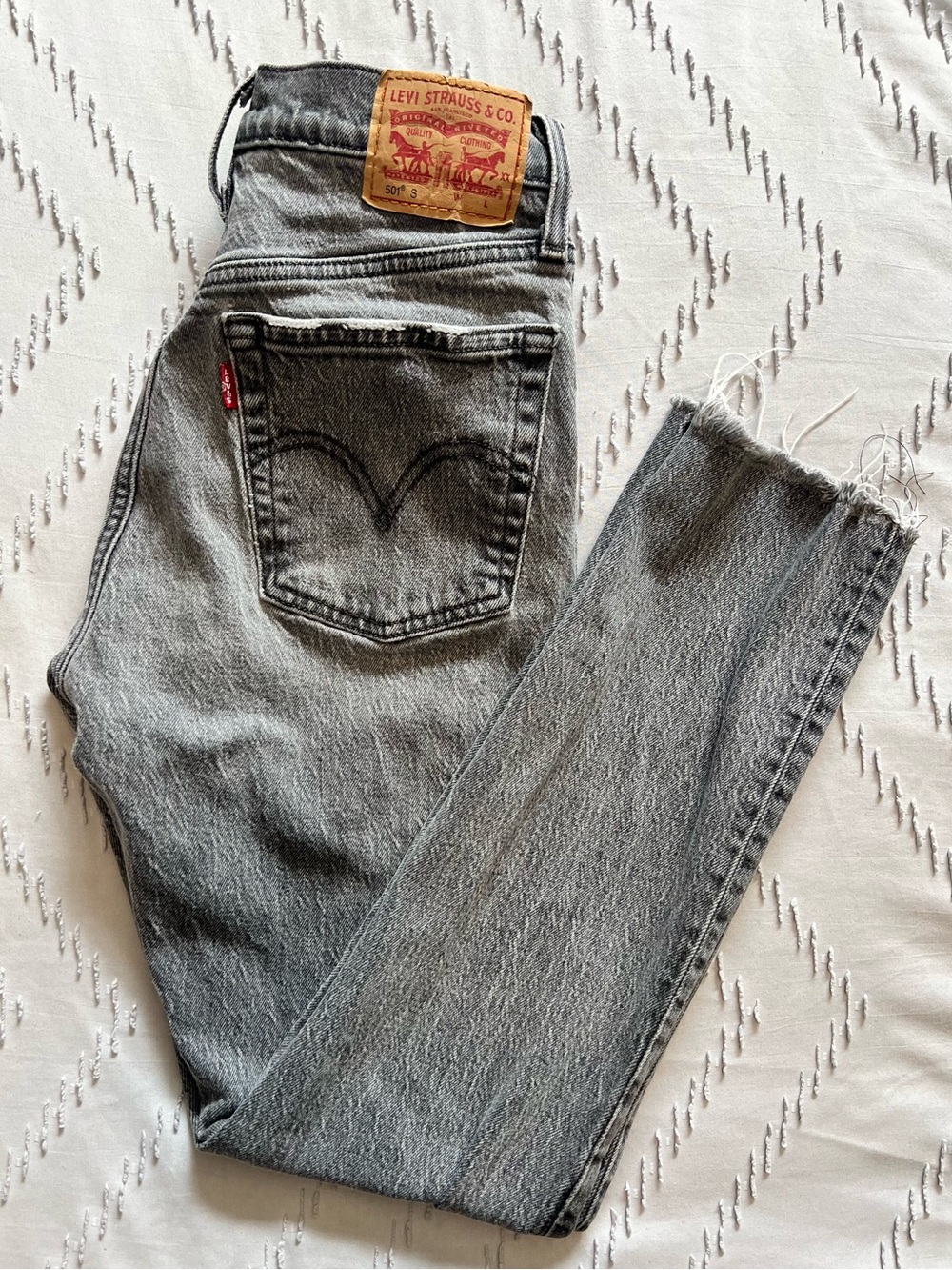 Levi's Women's High-Rise Skinny Jeans in Washed Gray with Frayed Hem
